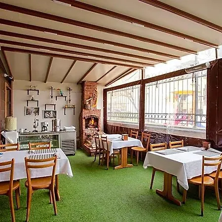 April Hotel 3*