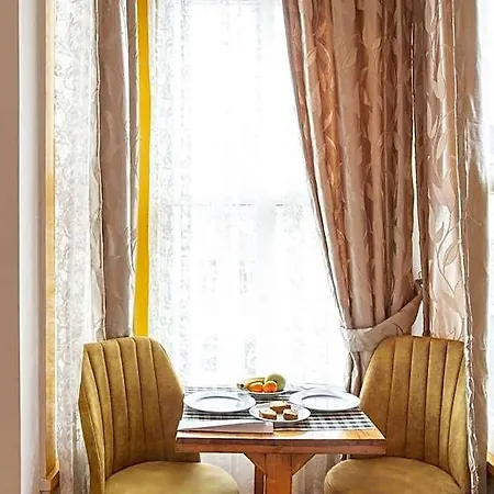 April Hotel 3*